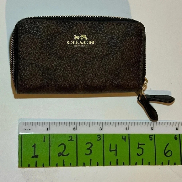 A Coach zip around mini sig. canvas wallet. - Picture 5 of 9